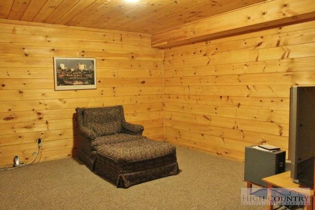 Image number 11 for the current listing