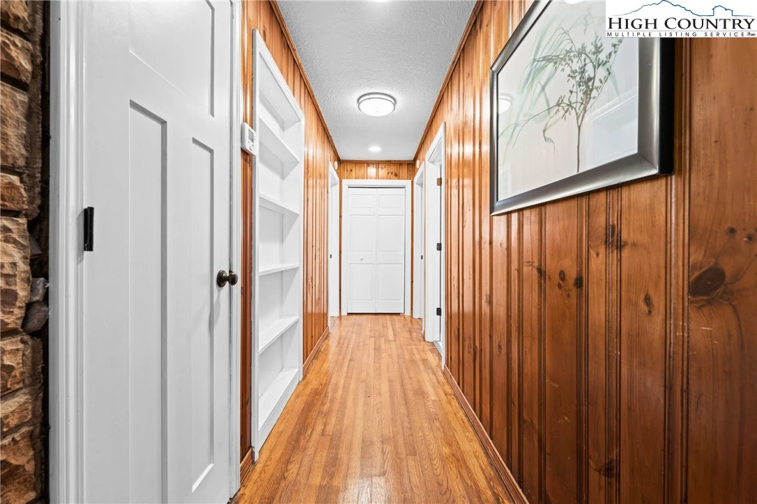 Image number 21 for the current listing