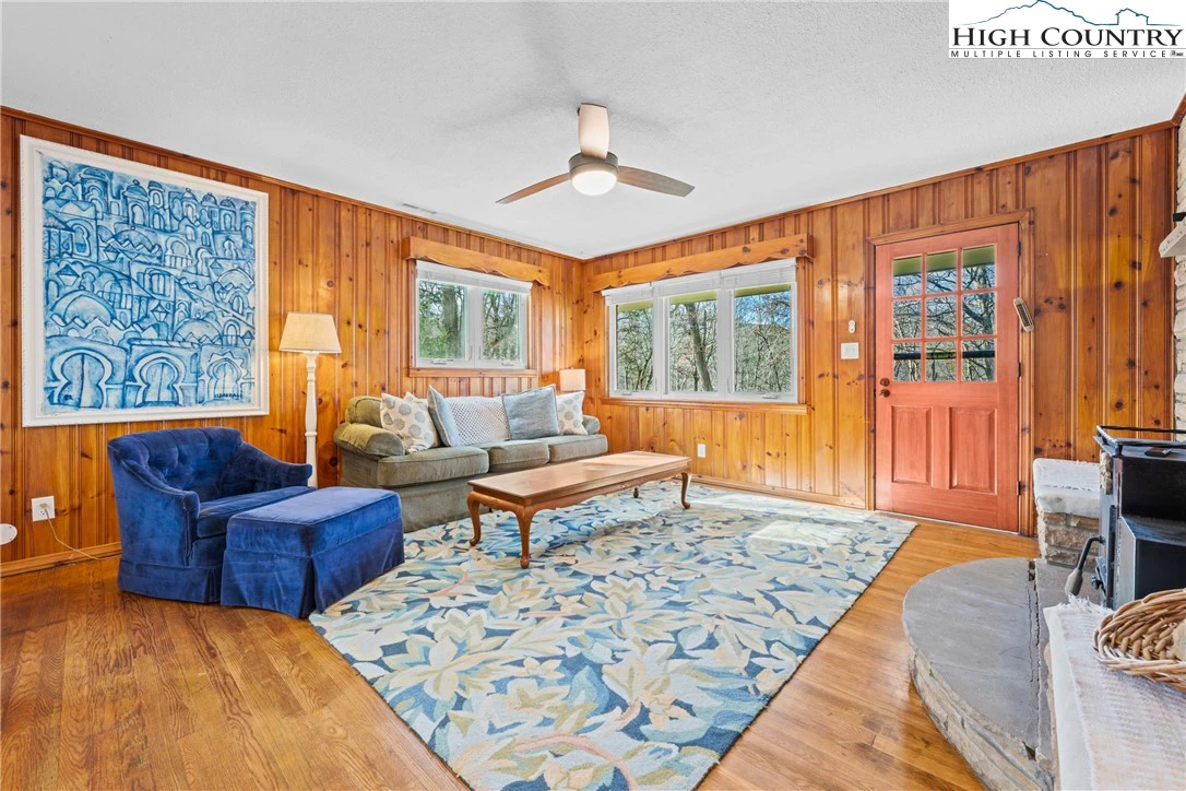 Image number 20 for the current listing