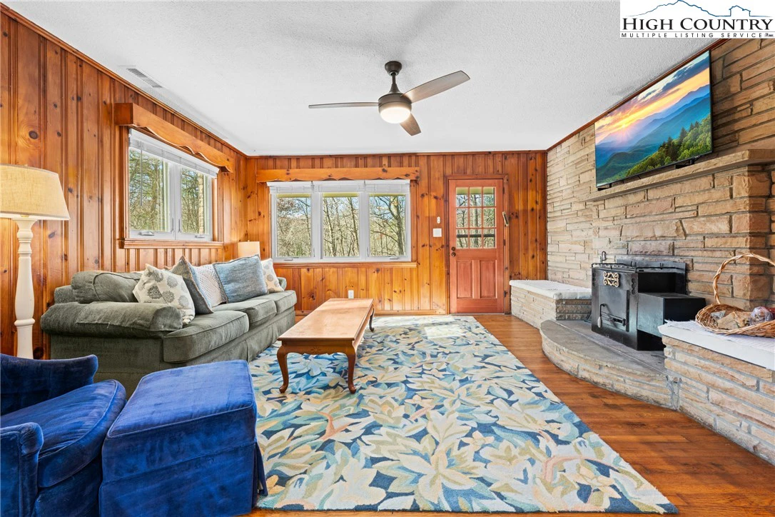 Image number 10 for the current listing