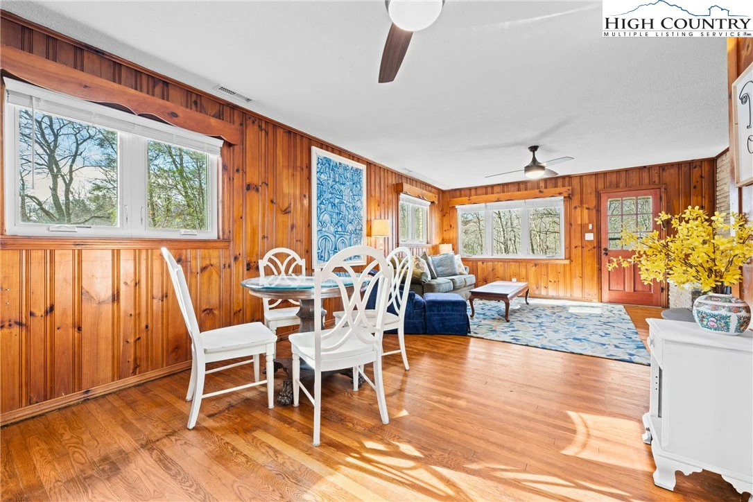 Image number 3 for the current listing