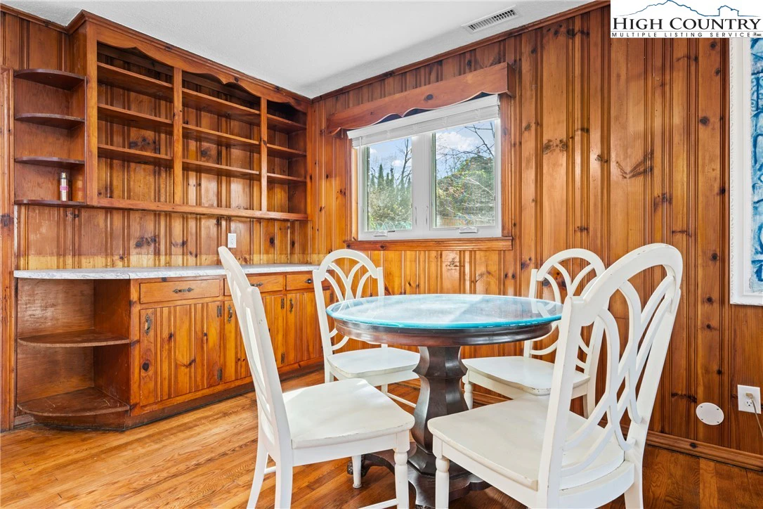 Image number 4 for the current listing