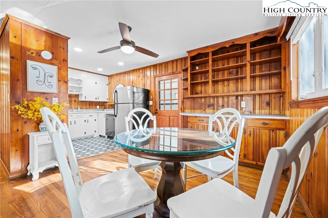 Image number 5 for the current listing