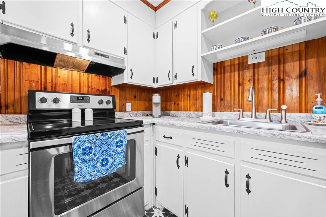 Image number 8 for the current listing