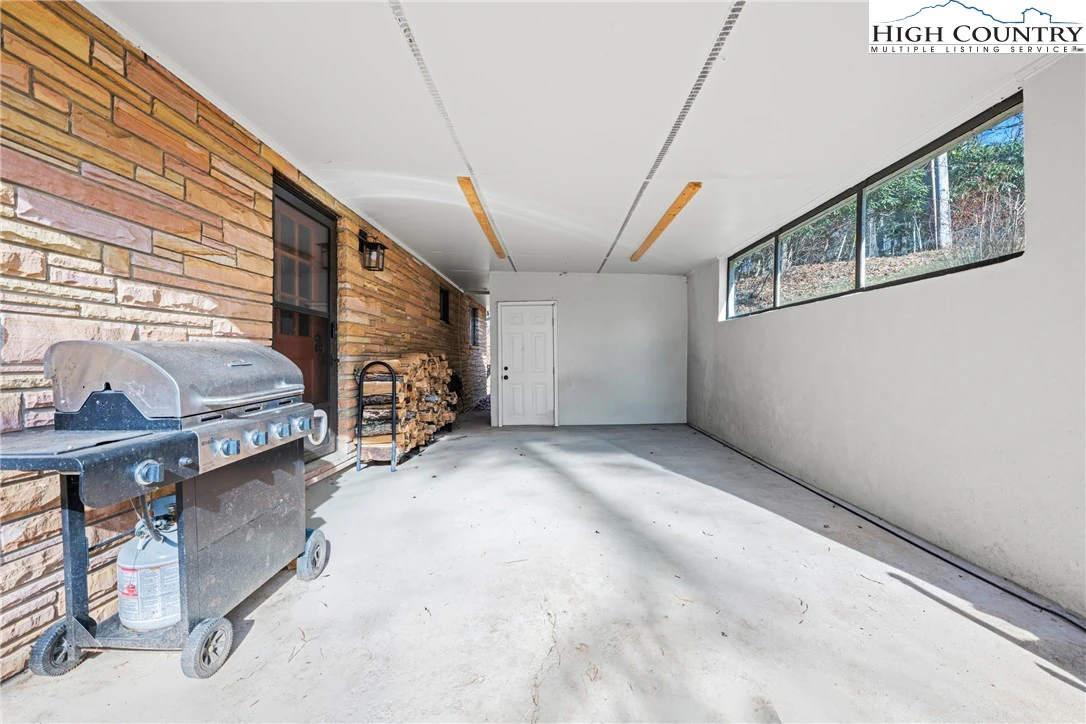 Image number 9 for the current listing