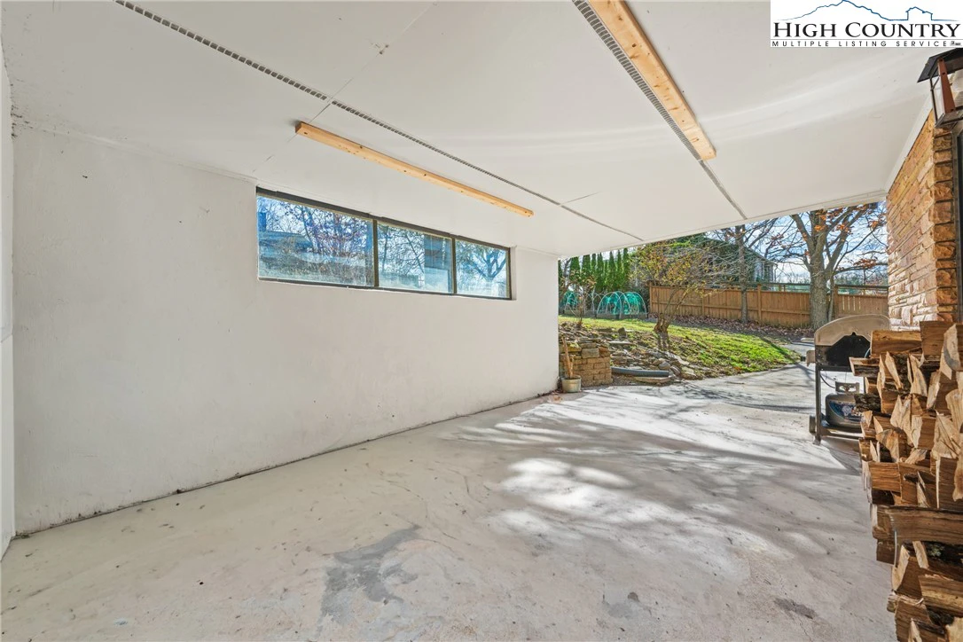 Image number 11 for the current listing