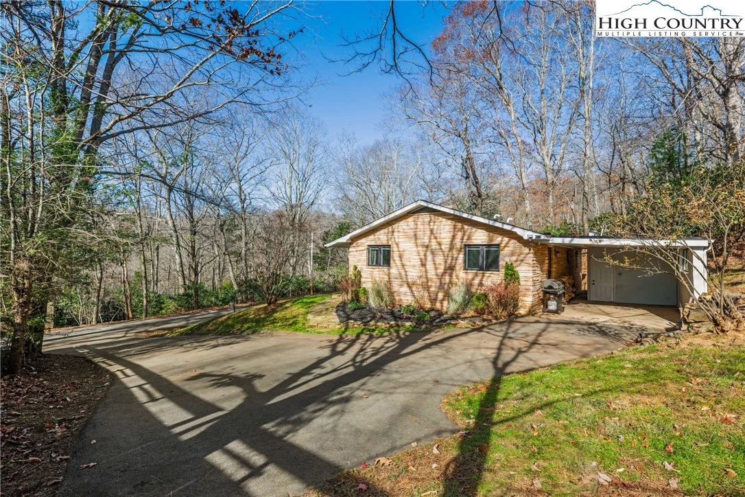 Image number 15 for the current listing
