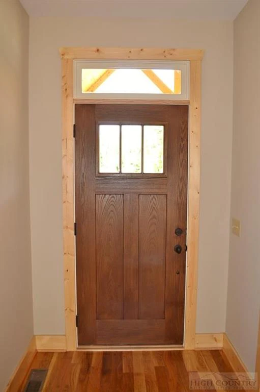 Image number 13 for the current listing