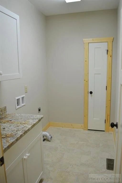 Image number 11 for the current listing