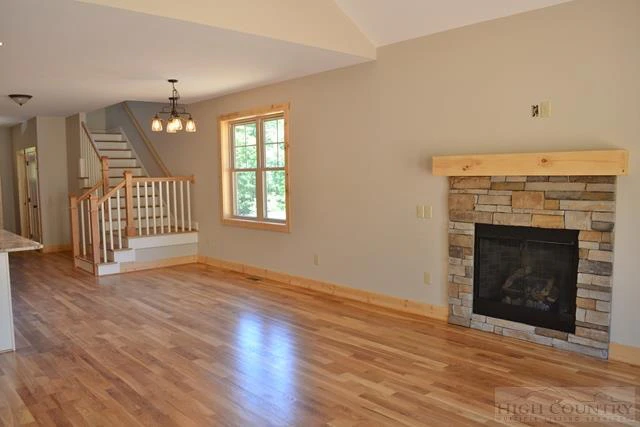 Image number 3 for the current listing