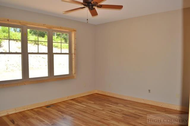 Image number 20 for the current listing