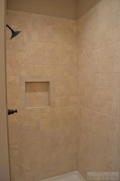 Image number 18 for the current listing