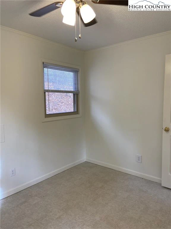 Image number 11 for the current listing