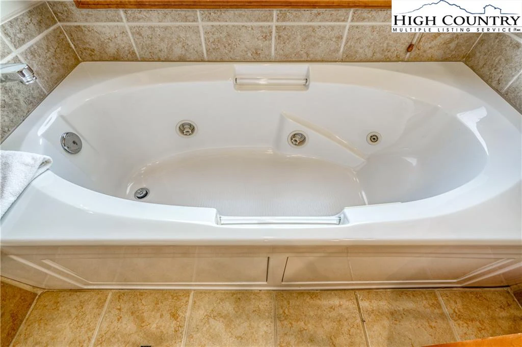 Image number 3 for the current listing