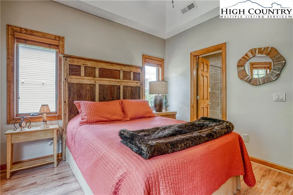 Image number 6 for the current listing
