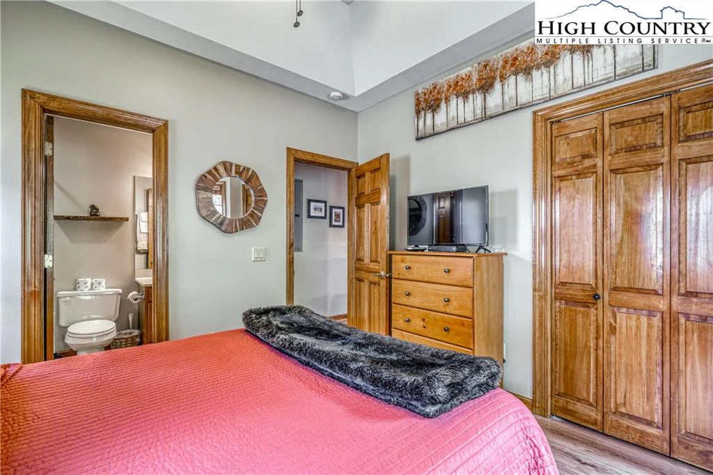 Image number 7 for the current listing