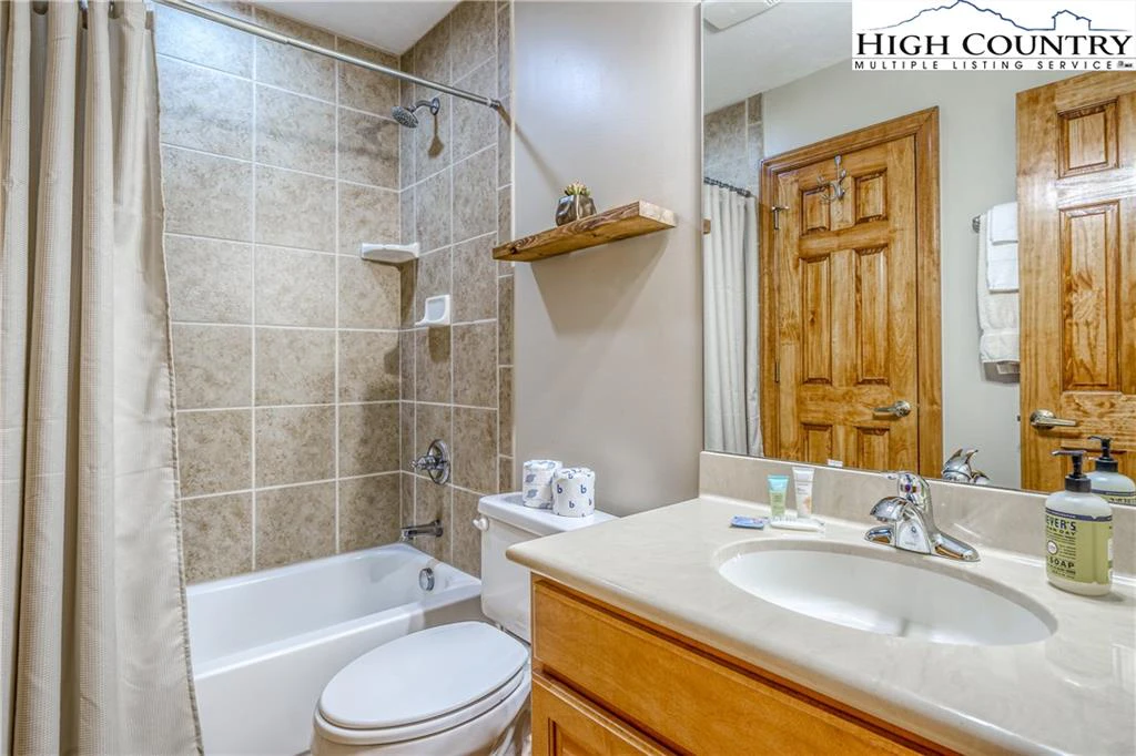 Image number 8 for the current listing