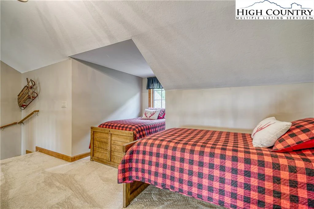 Image number 10 for the current listing