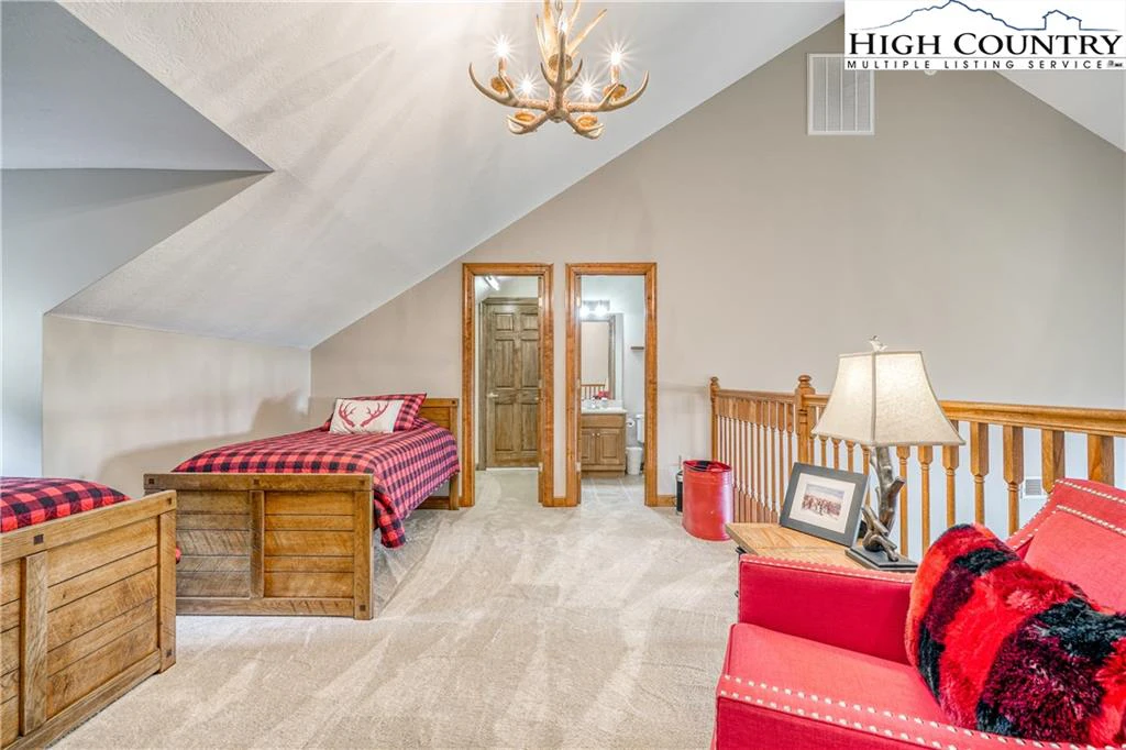 Image number 14 for the current listing