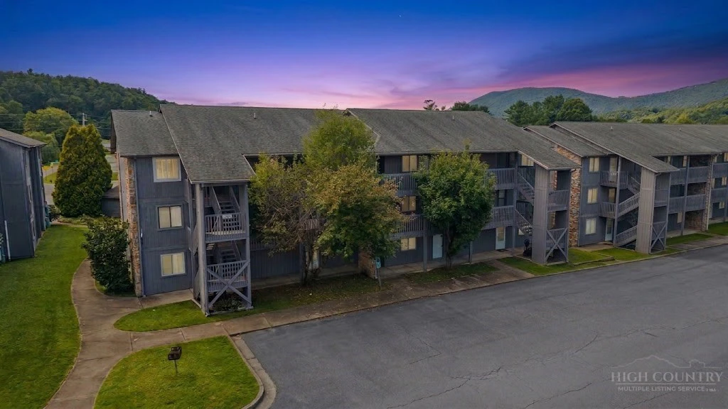 Image number 1 for the current listing
