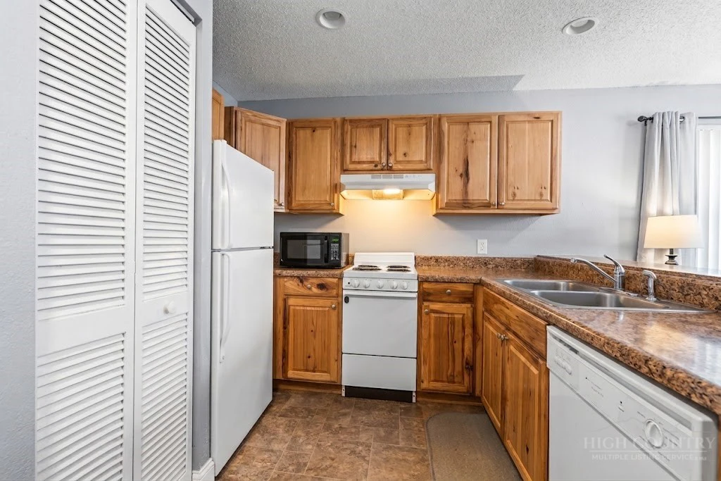 Image number 2 for the current listing