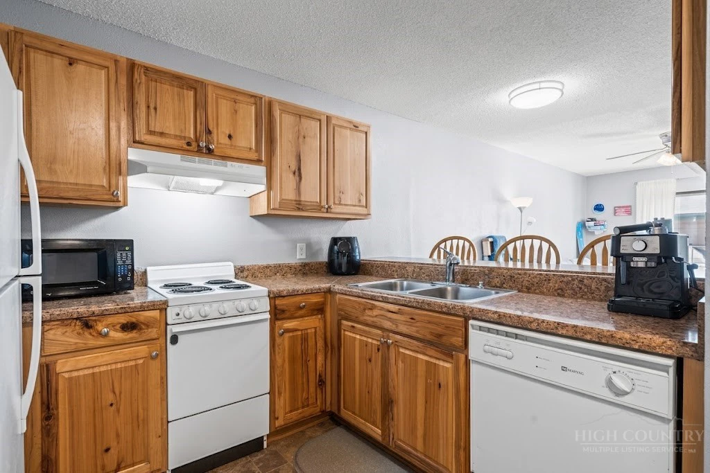 Image number 3 for the current listing