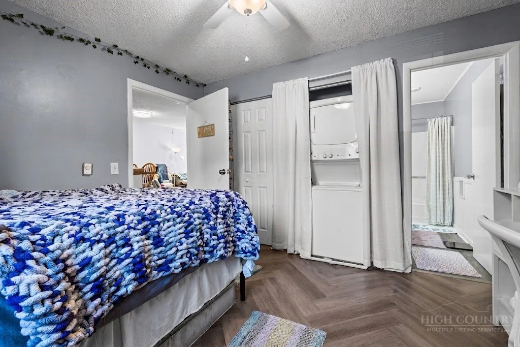 Image number 11 for the current listing