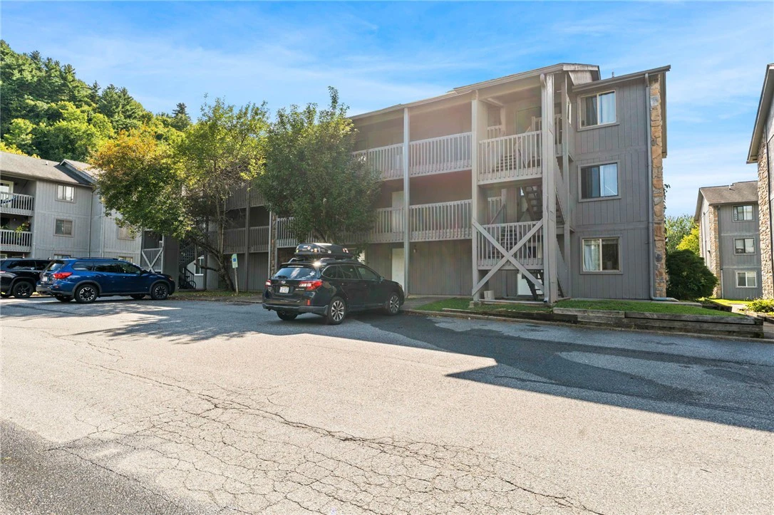 Image number 17 for the current listing