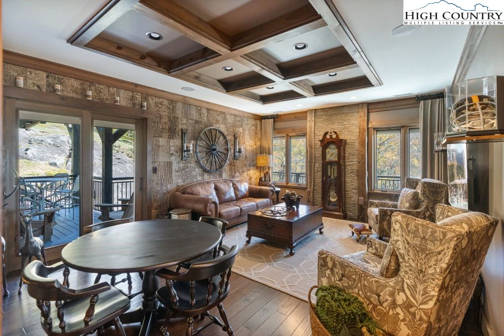 Image number 4 for the current listing