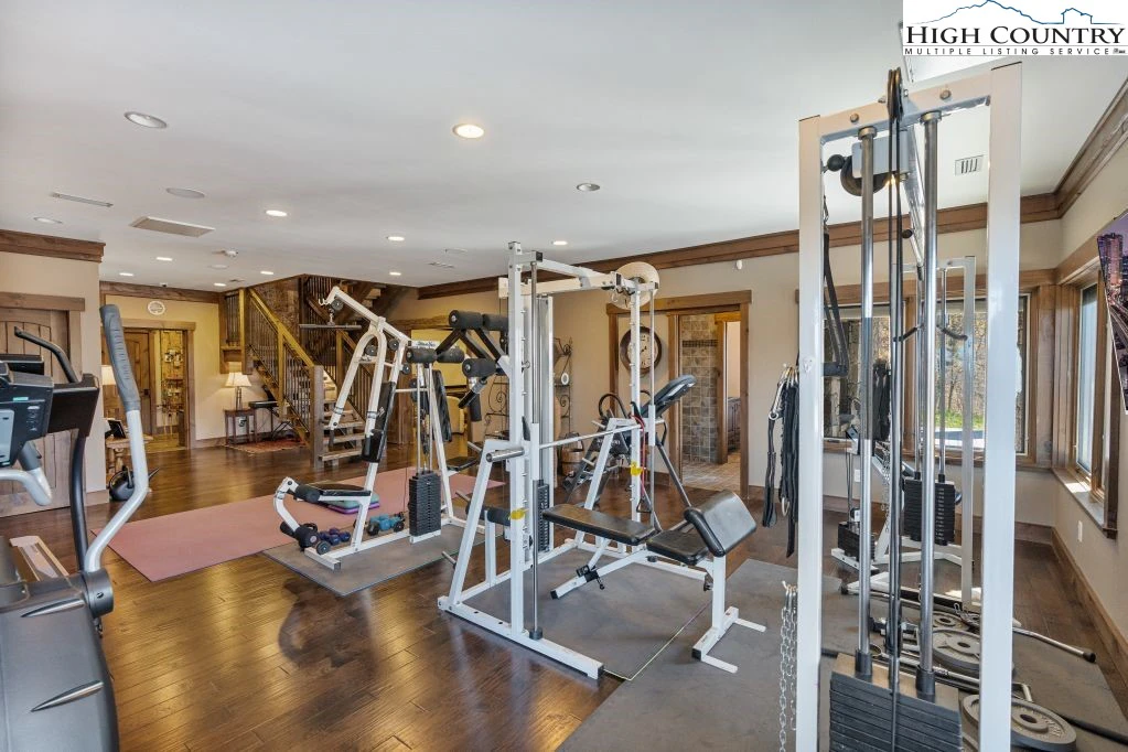 Image number 11 for the current listing