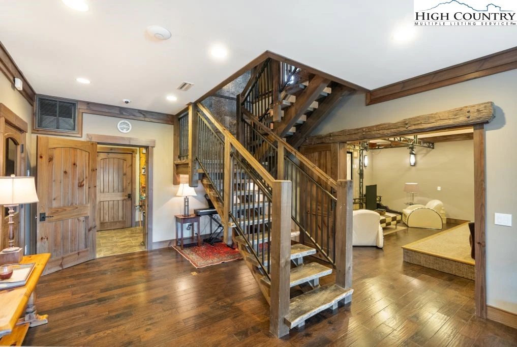 Image number 12 for the current listing