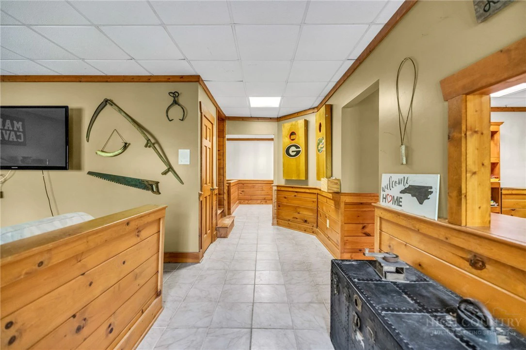 Image number 9 for the current listing
