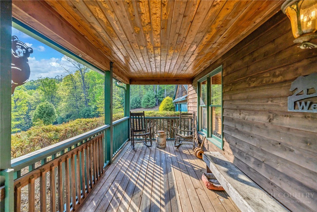 Image number 19 for the current listing