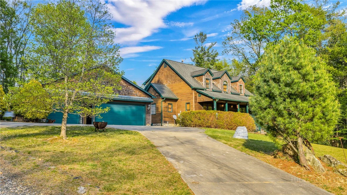 Image number 1 for the current listing