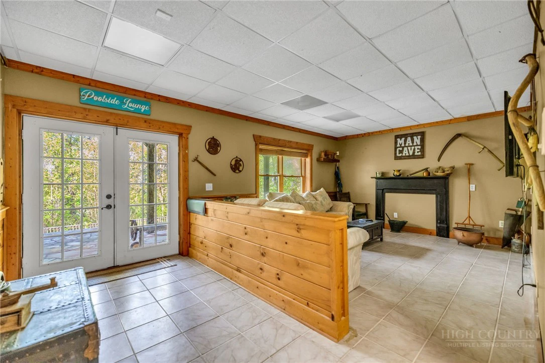 Image number 11 for the current listing