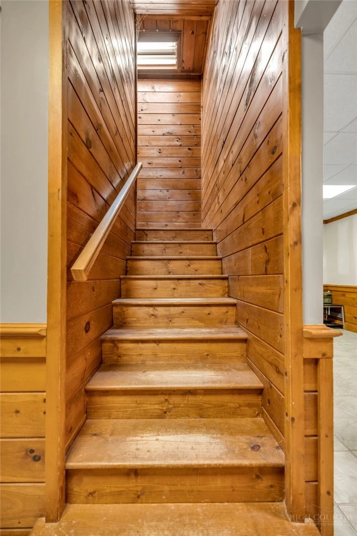 Image number 8 for the current listing
