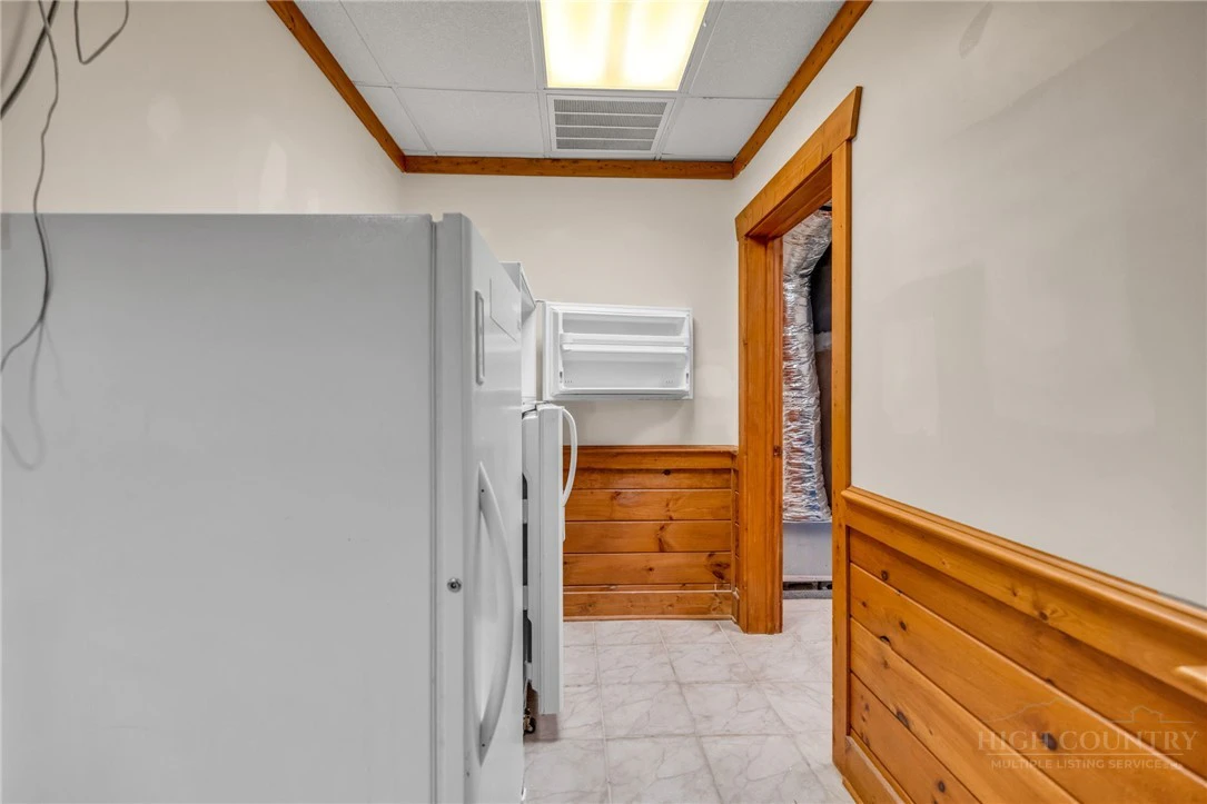 Image number 17 for the current listing