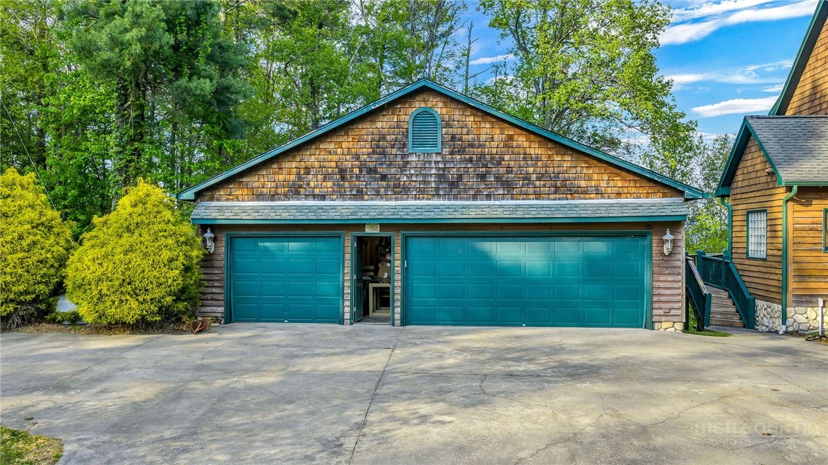 Image number 21 for the current listing