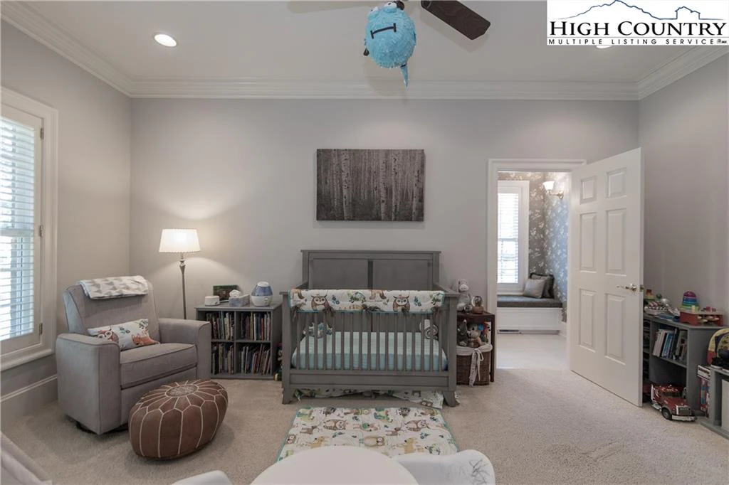 Image number 5 for the current listing
