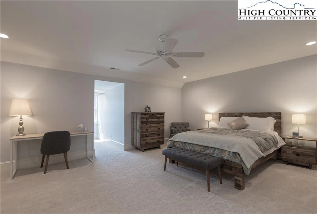 Image number 9 for the current listing