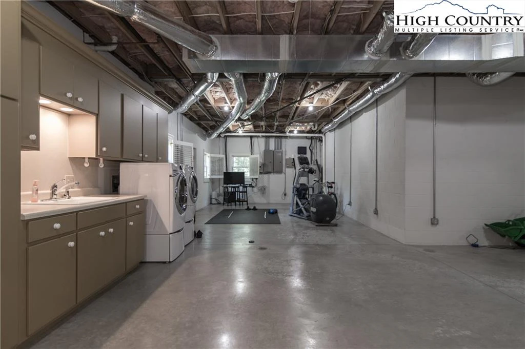 Image number 2 for the current listing