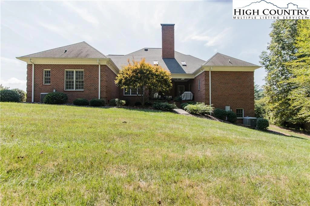 Image number 18 for the current listing