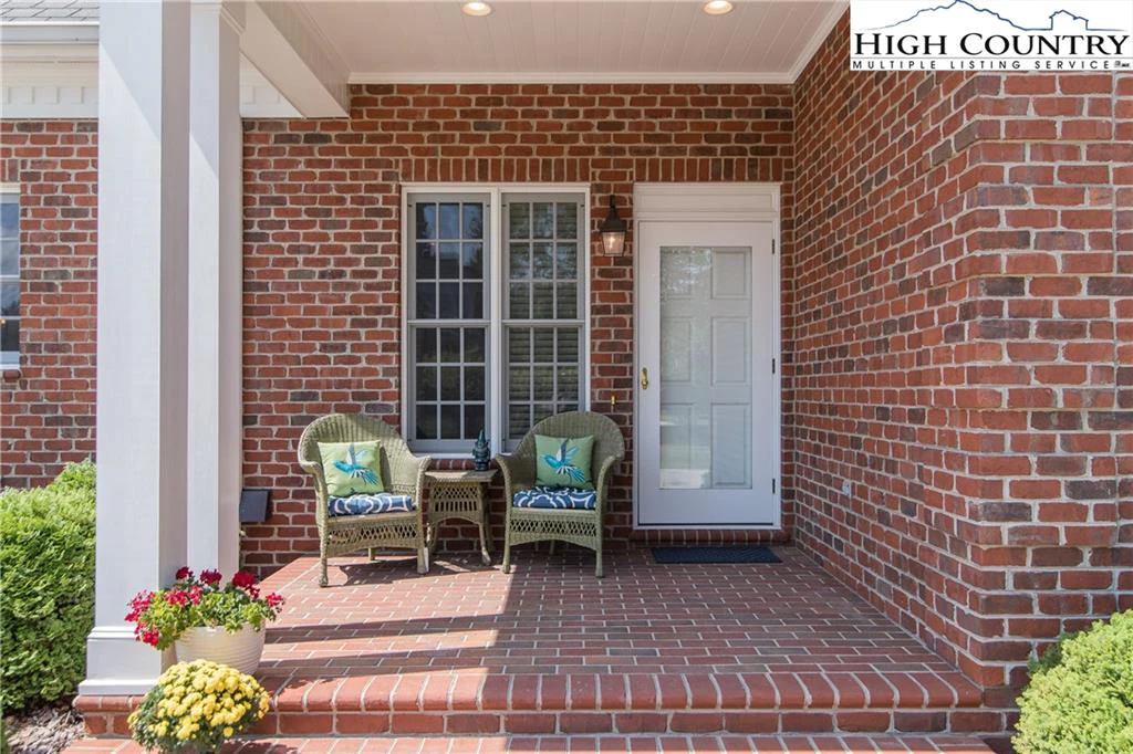 Image number 19 for the current listing