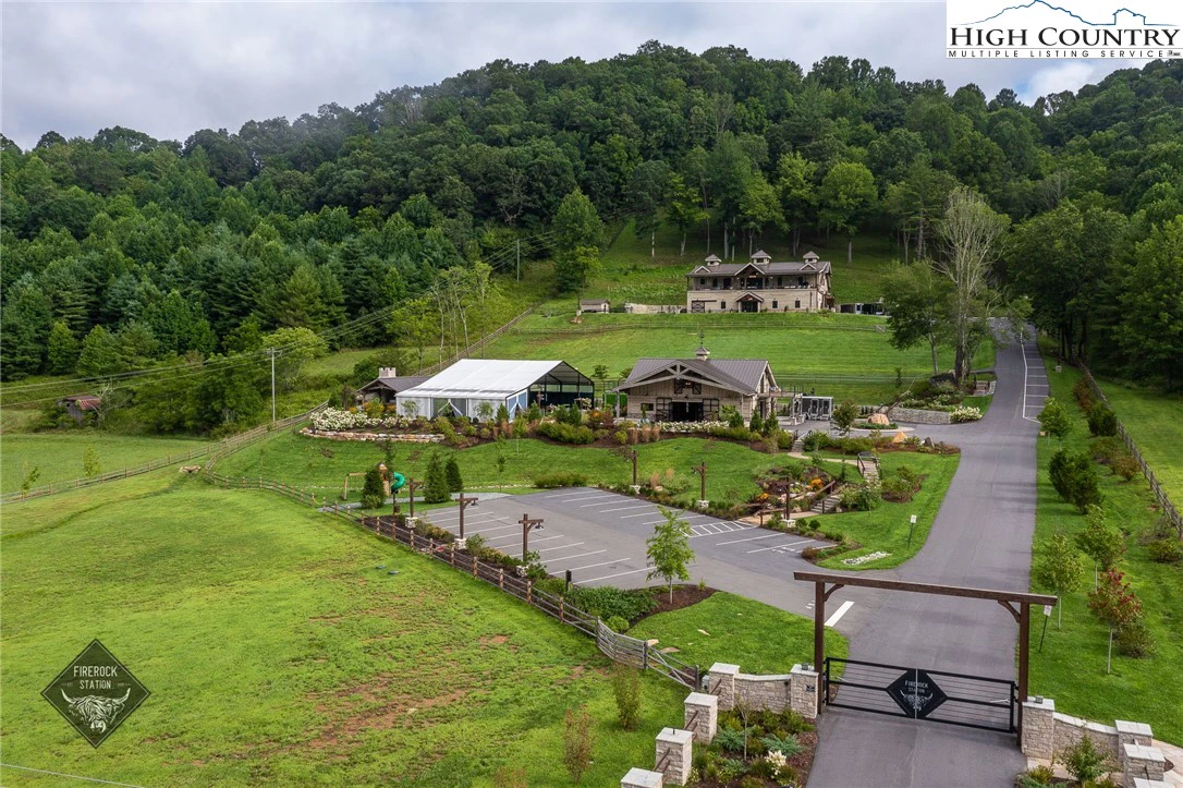 Image number 1 for the current listing
