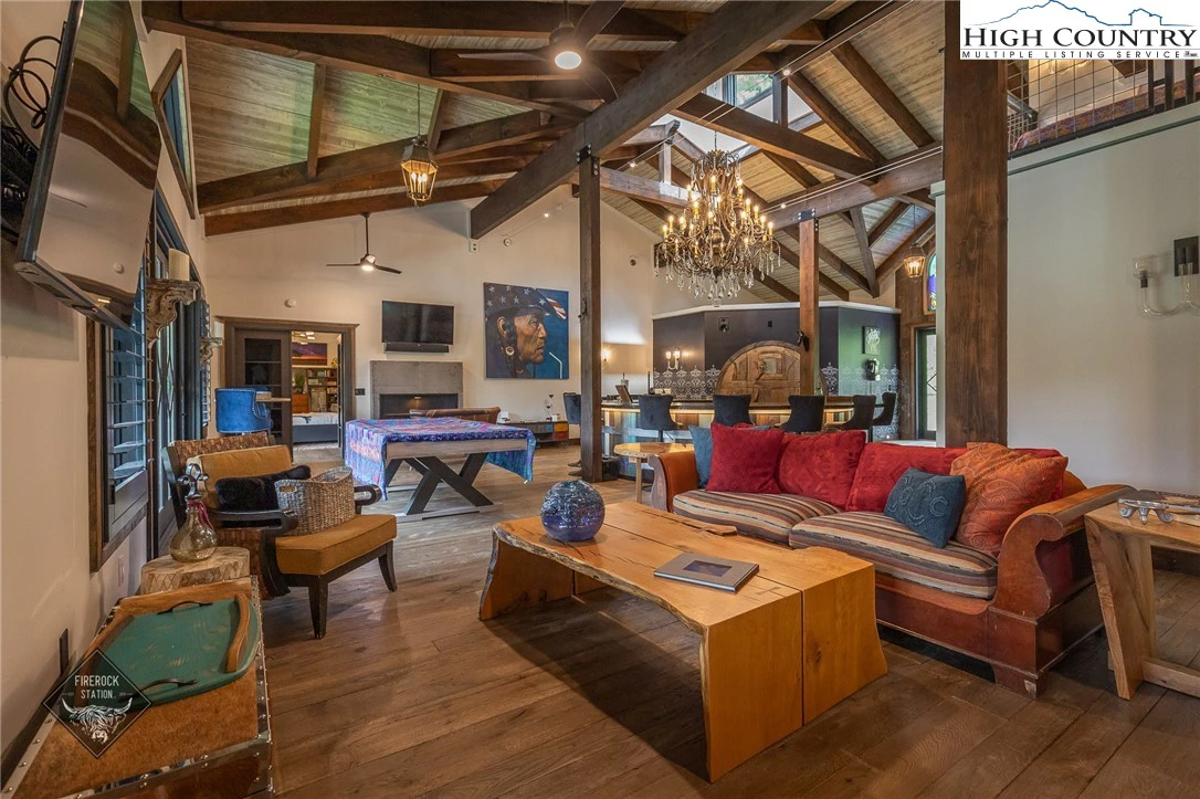 Image number 10 for the current listing