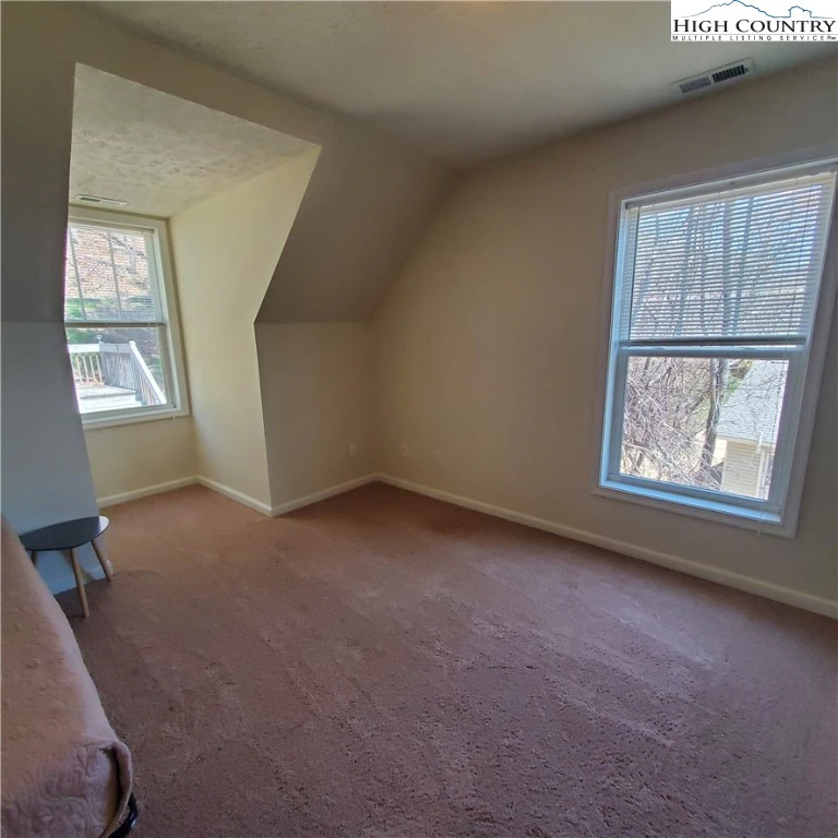 Image number 13 for the current listing
