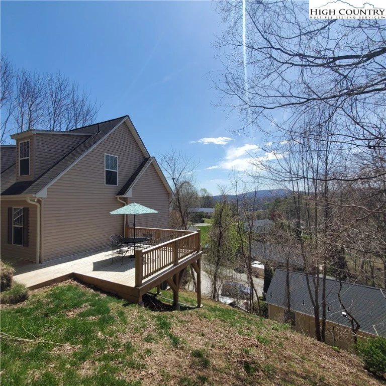 Image number 1 for the current listing