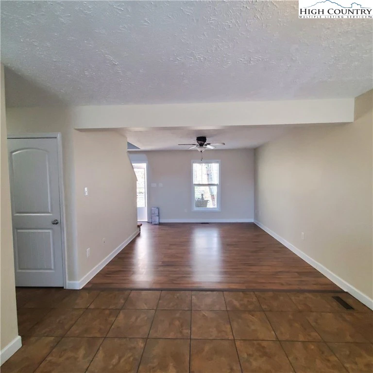Image number 21 for the current listing