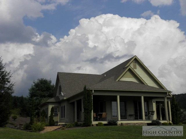 Image number 1 for the current listing