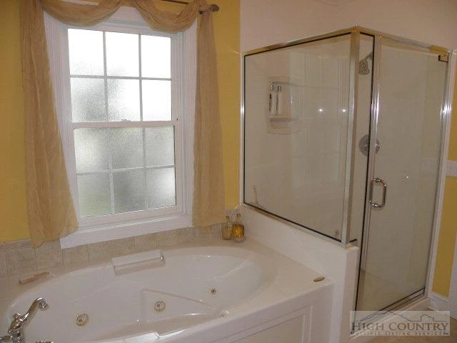 Image number 19 for the current listing